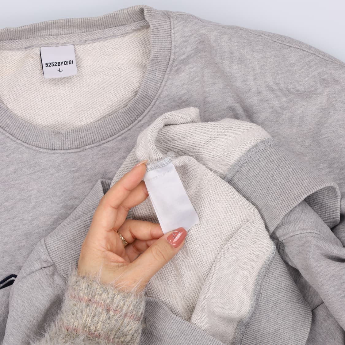 [L] 오아이오아이 OIOI 라운드 맨투맨 1222J 상품이미지5