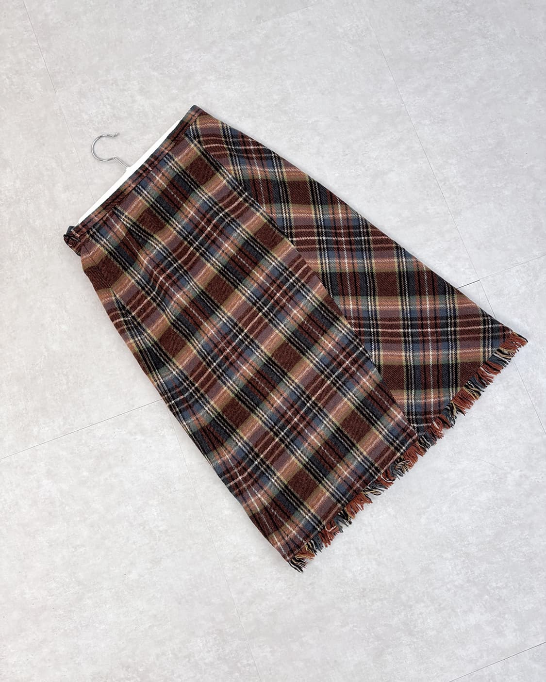 SCAPA autumn wool check midi wrap skirt 상품이미지3