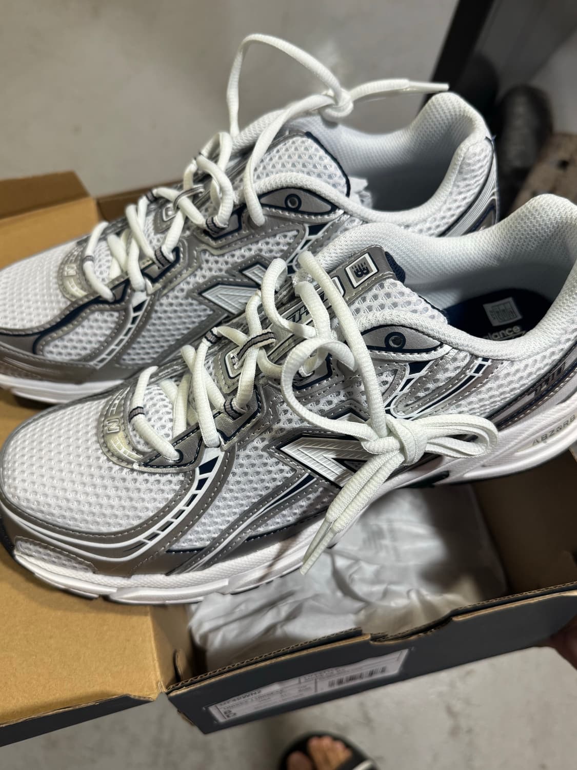 뉴발란스 운동화 740 메탈릭 네이비 260🧡 상품이미지4