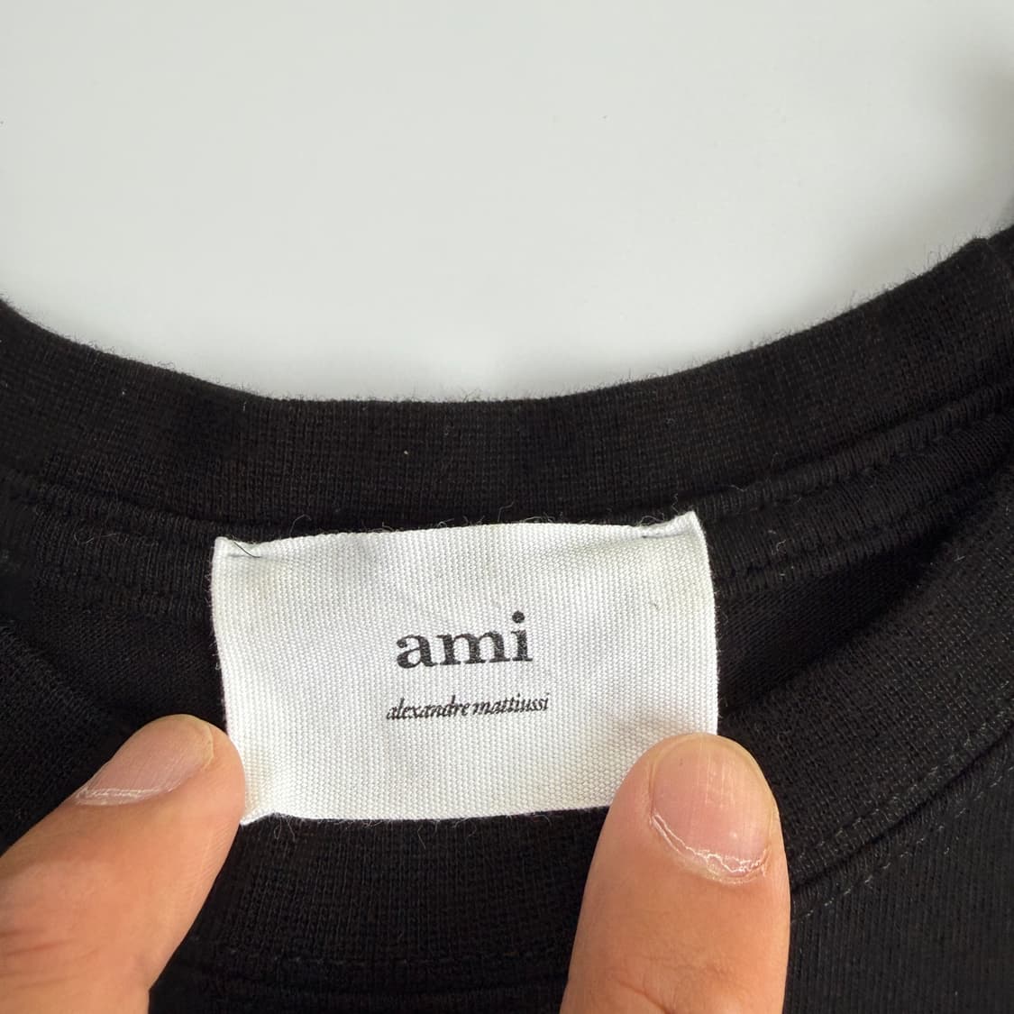 Ami  아미 톤온톤 하트로고 블랙 반팔티셔츠  상품이미지3