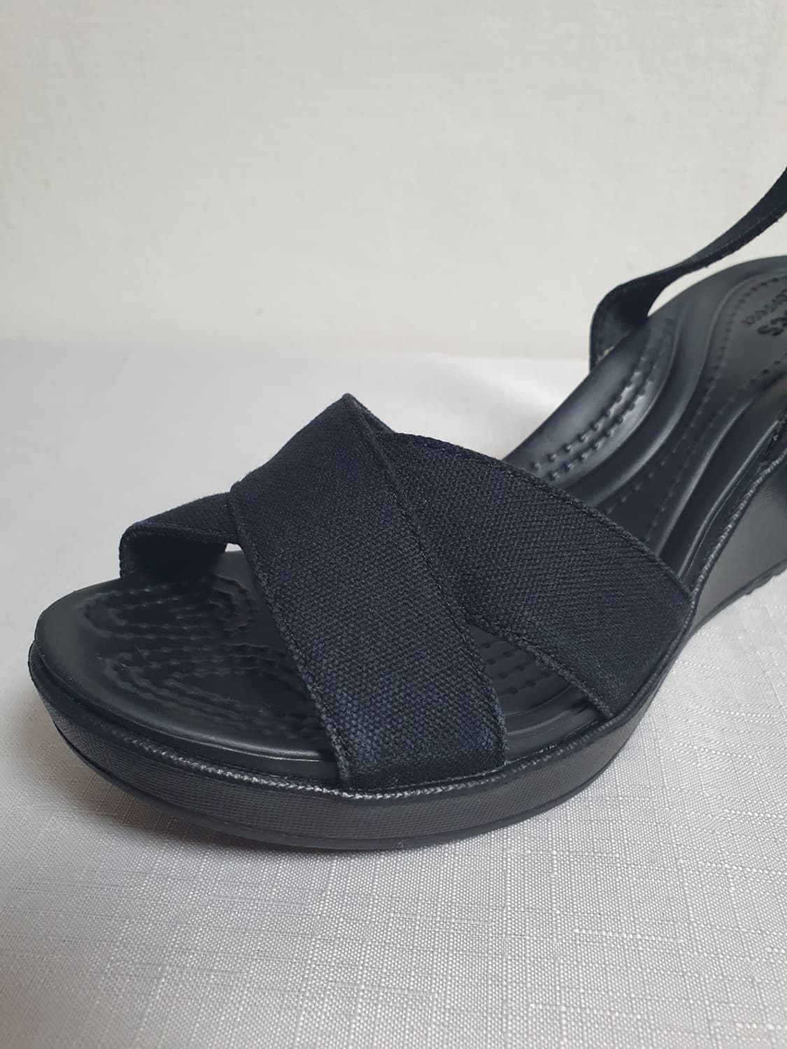 240mm 크록스 레이2 크로스 스트랩 앵클 웨지 블랙 W7 상품이미지7