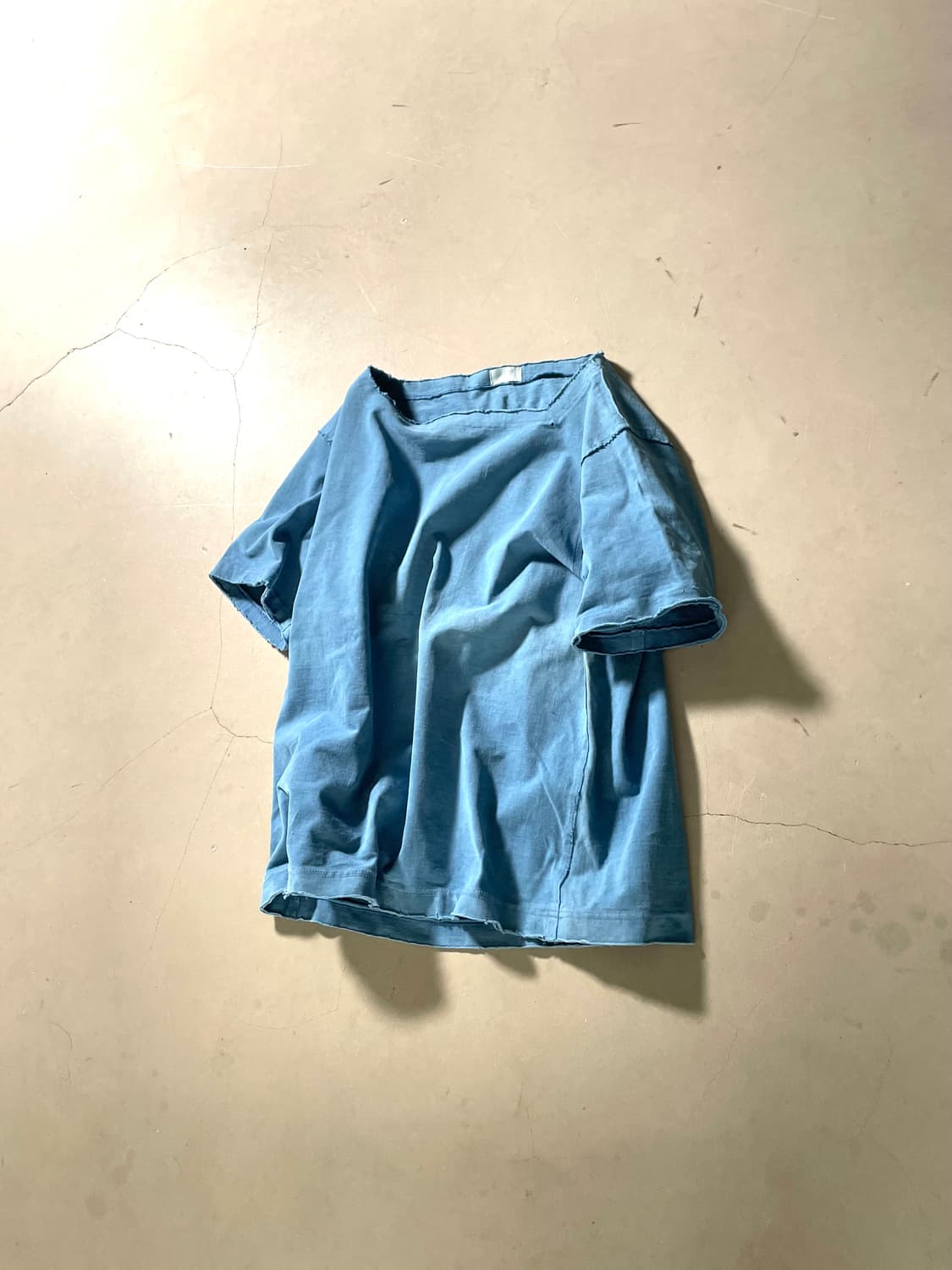 우루 After-Processed Damage T-Shirt 상품이미지1