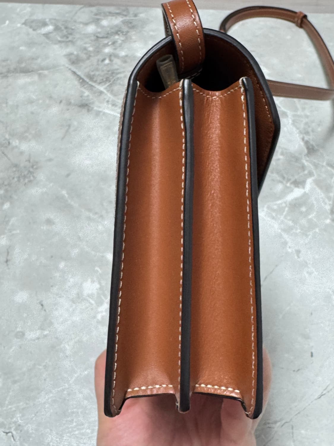 셀린느 엔벨로프 트리옹프 탠 상품이미지5