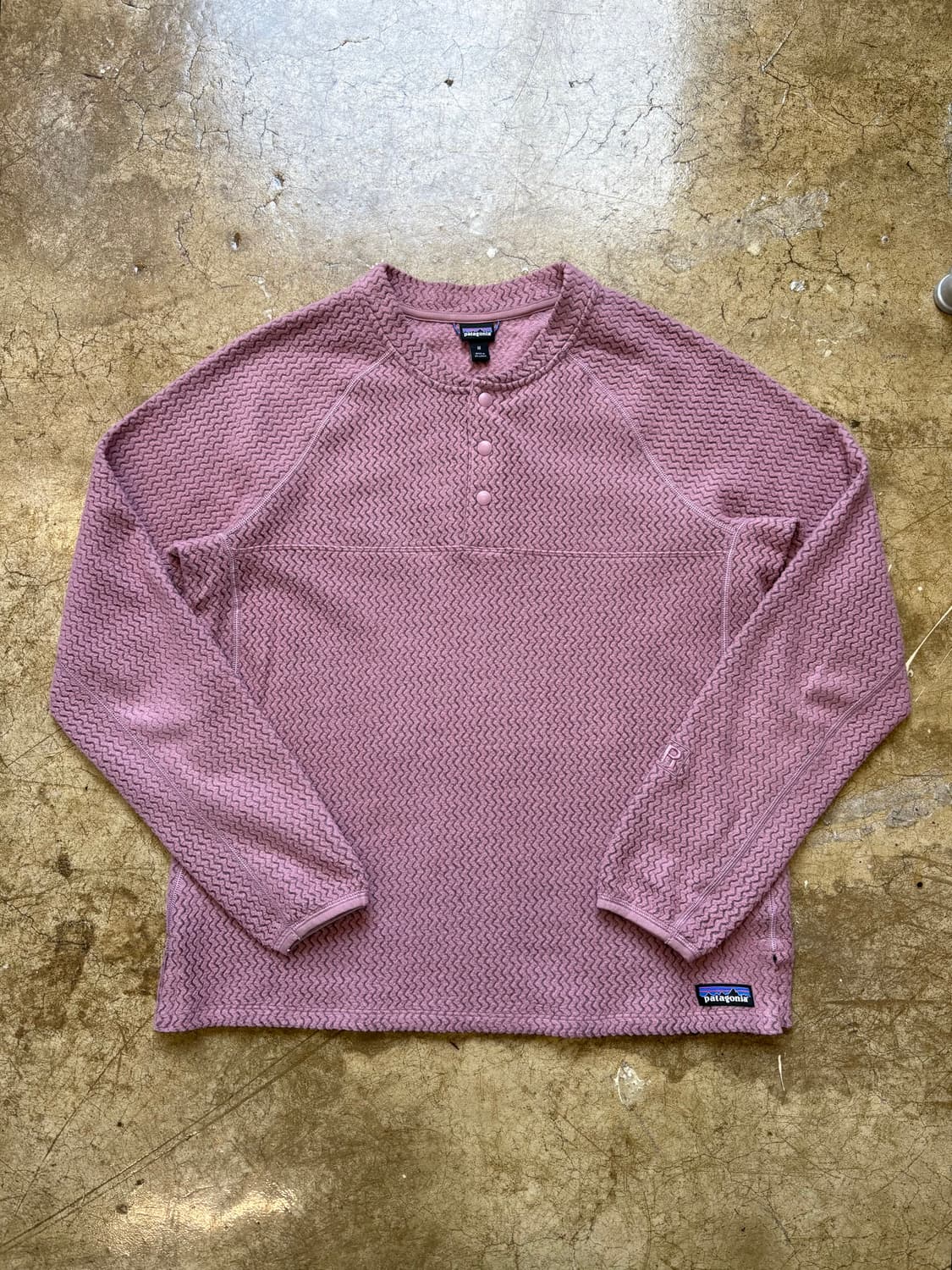 파타고니아 다크 핑크 에어 헨리넥 상품이미지1