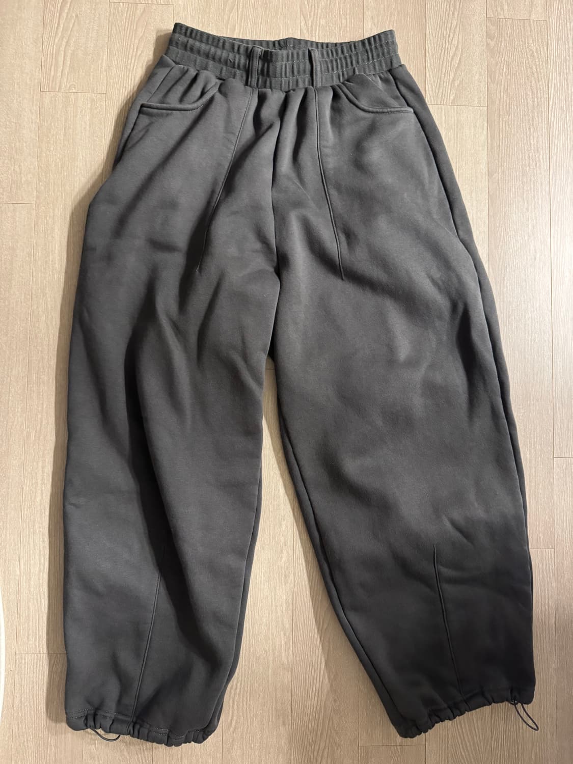 서울베이스드 빅보이 스웨트팬츠 차콜 F 상품이미지4