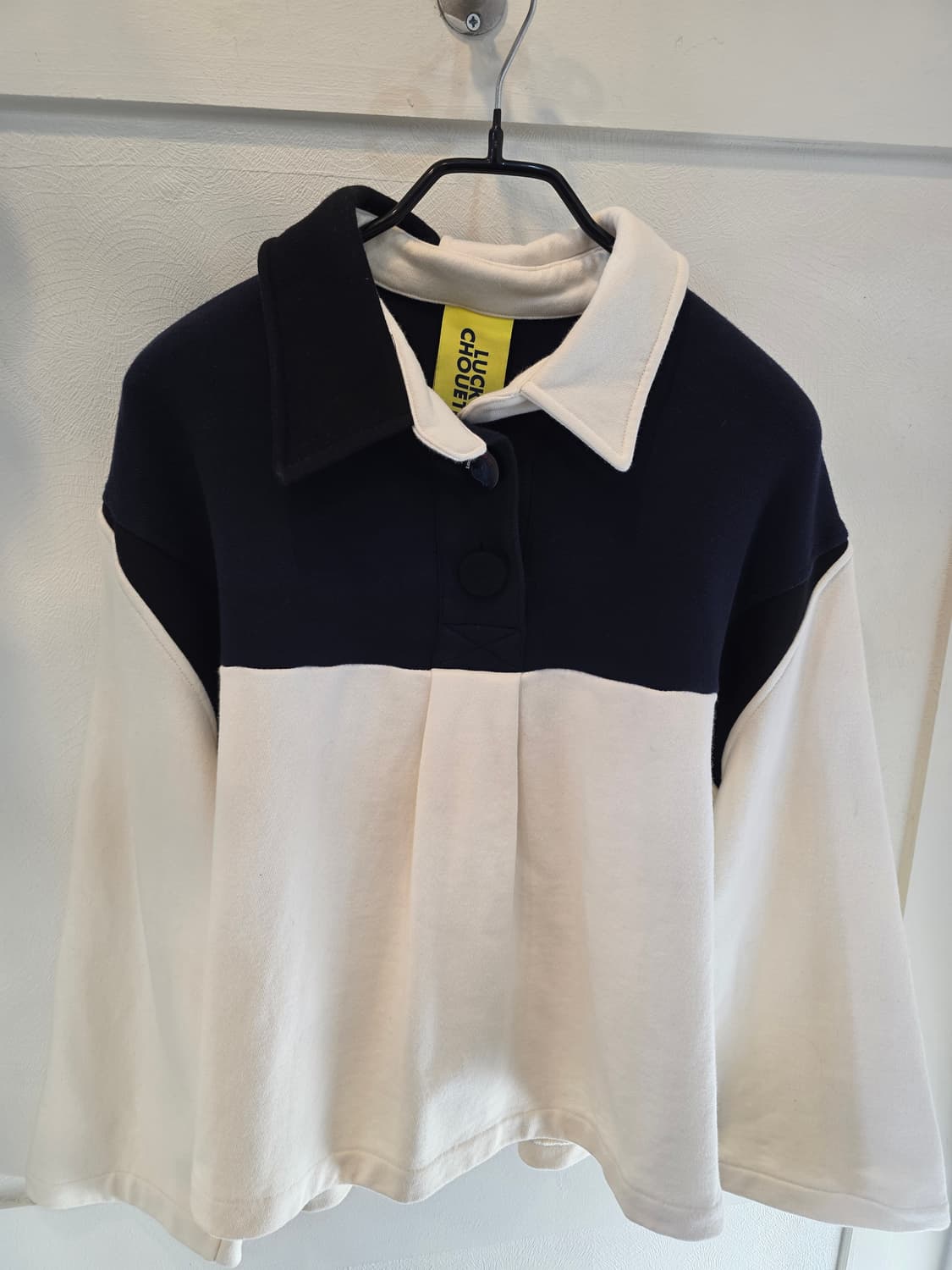 럭키슈에뜨 크롭기장 배색  티셔츠 상품이미지1