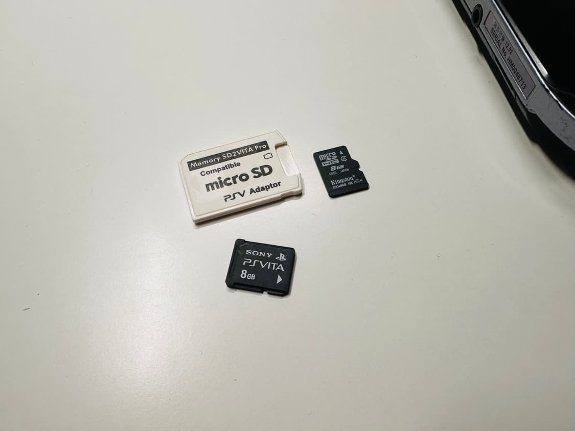 소니 PS Vita 1세대 OLED 피아노블랙 한글 정발판 + 구성품  상품이미지9