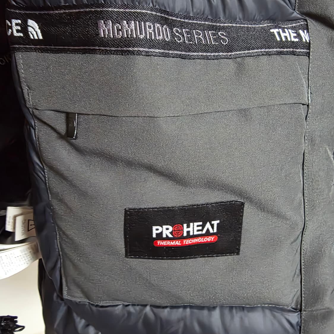 노스페이스 맥머도 시리즈 중기장 다운 파카 (90사이즈/차콜) 상품이미지4