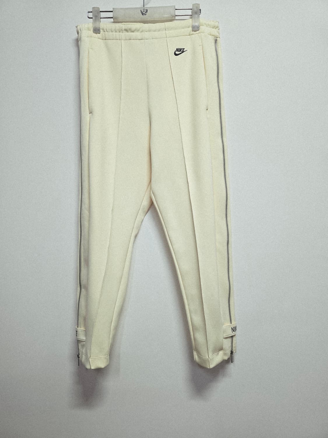 나이키 맨즈 스포츠웨어 트랙 팬츠 지퍼 디테일 상품이미지1