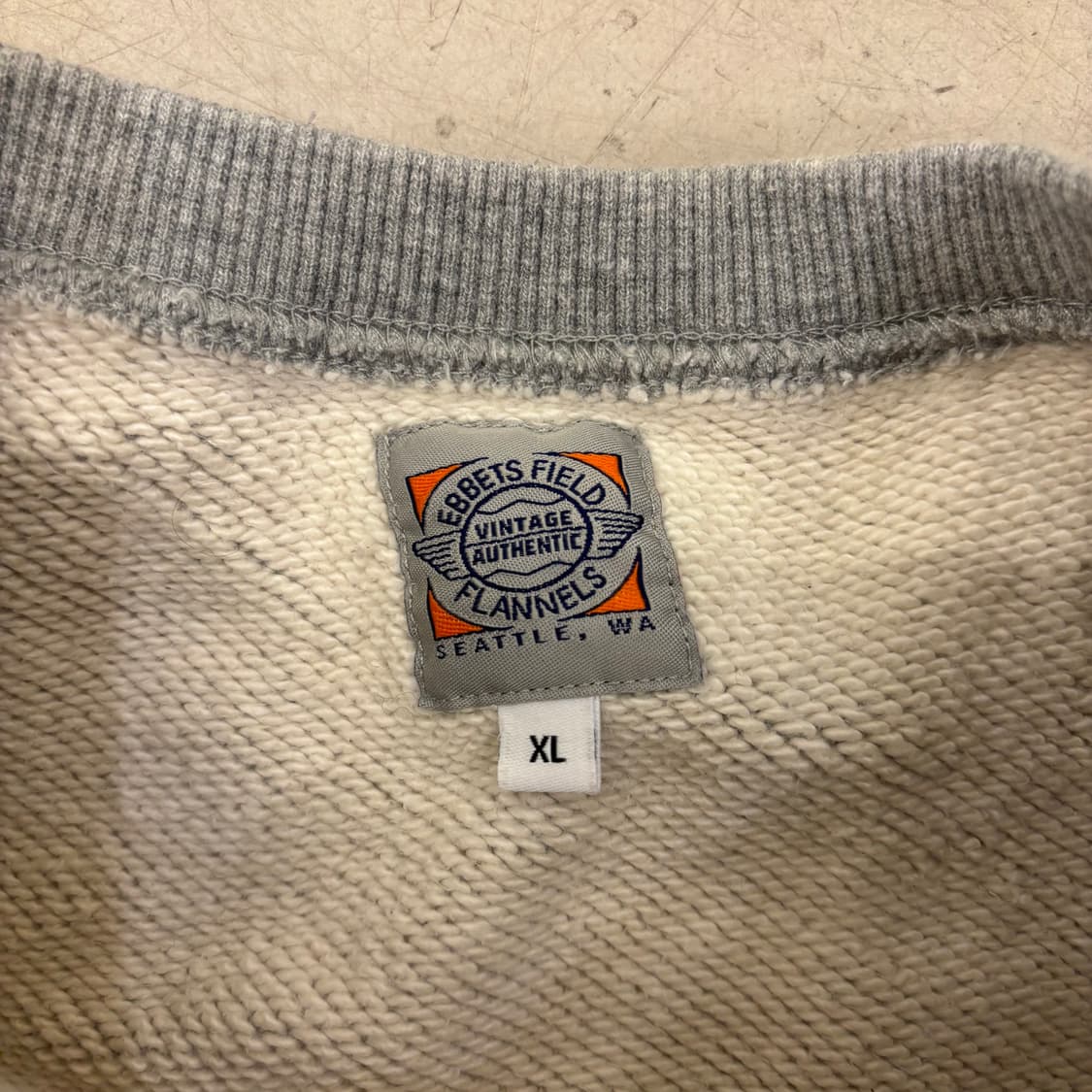 이벳필드 빅로고 그레이 맨투맨 상품이미지3