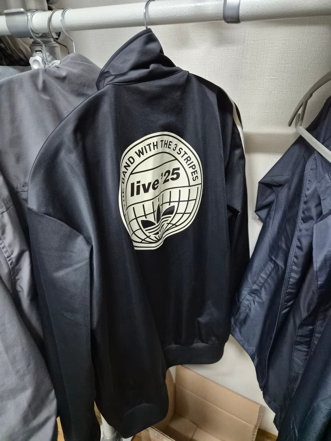 아디다스 오아시스 트랙탑 블랙 상품이미지2