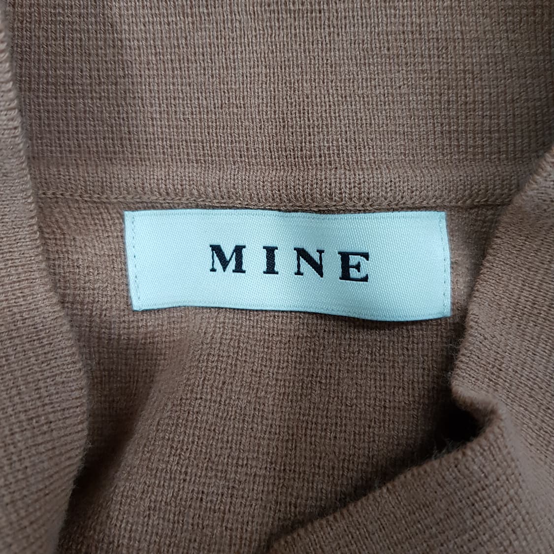 한섬 MINE 모크넥  버튼포인트 니트 F사이즈 상품이미지6