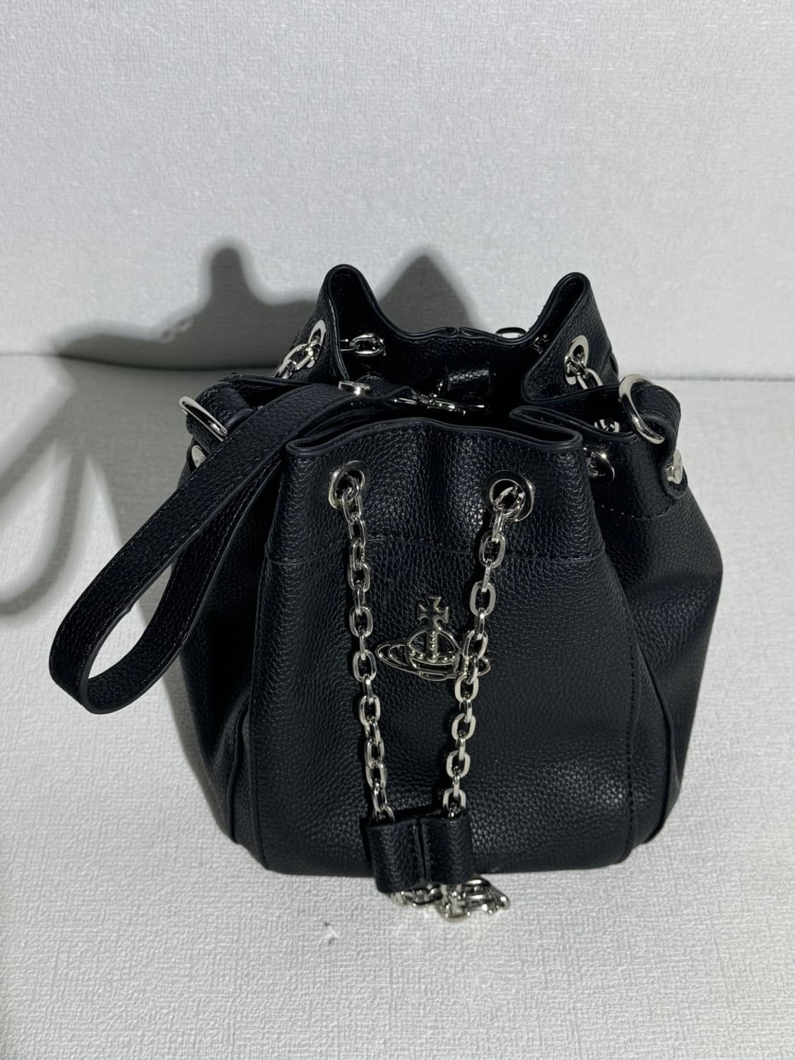 Vivienne Westwood Chrissy Small Bucket 상품이미지3