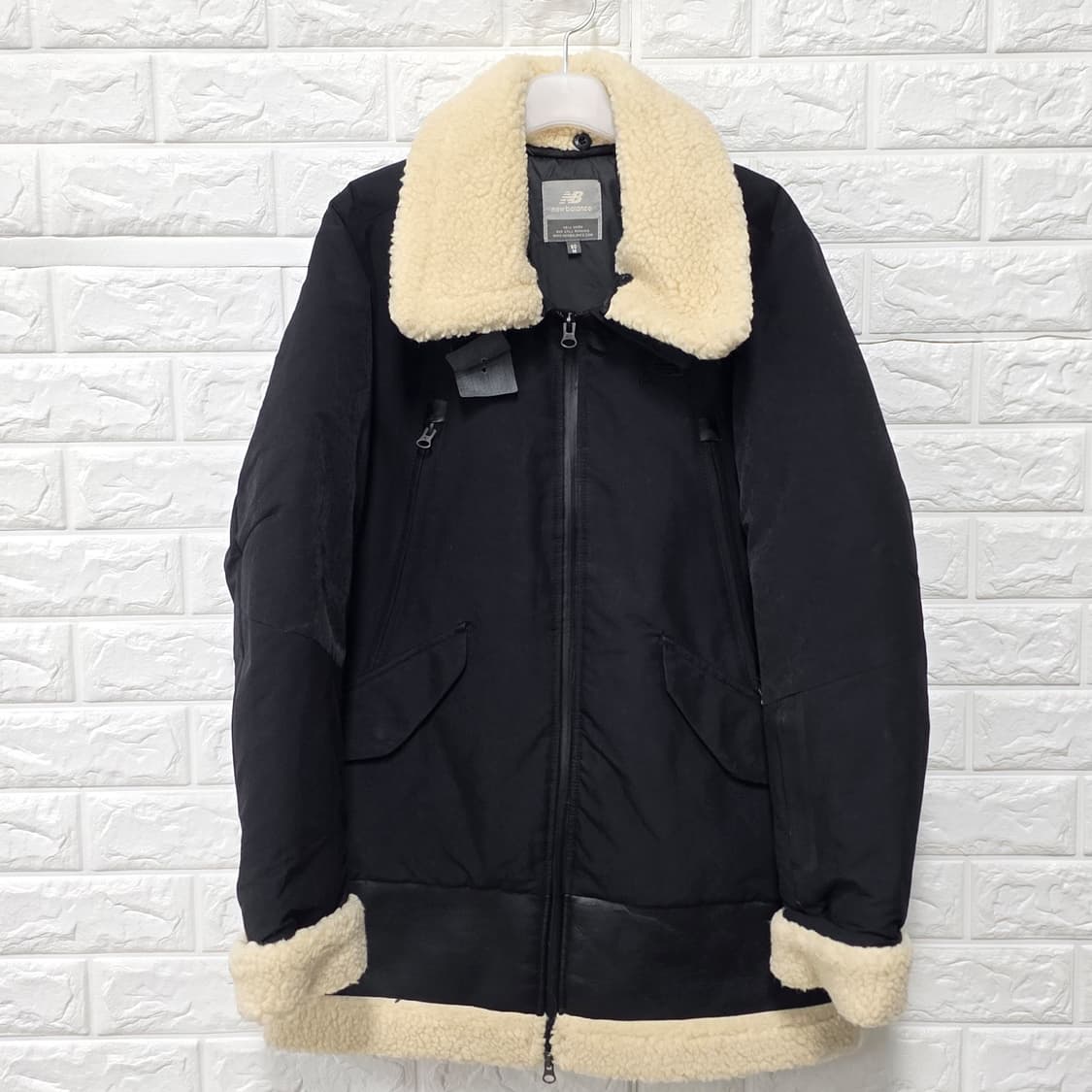 택포// 뉴발란스 무스탕 다운패딩 블랙 M 상품이미지1