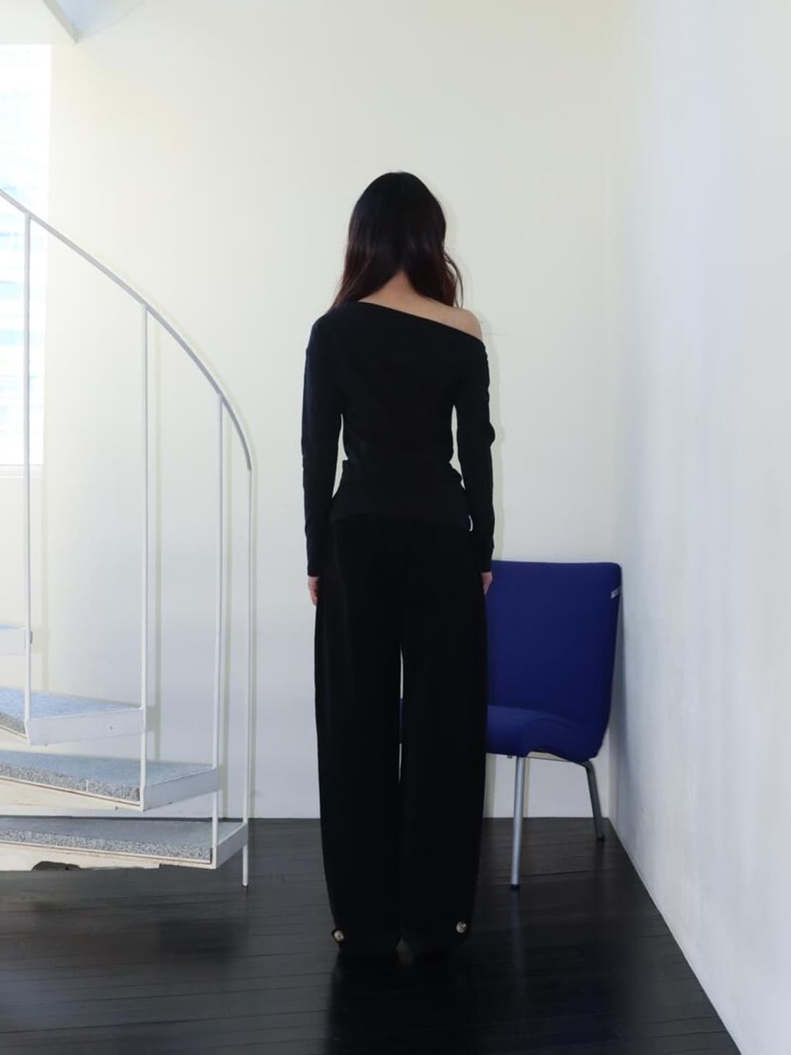 ONSKA ONE-SHOULDER ELASTIC T (BLACK) 상품이미지3