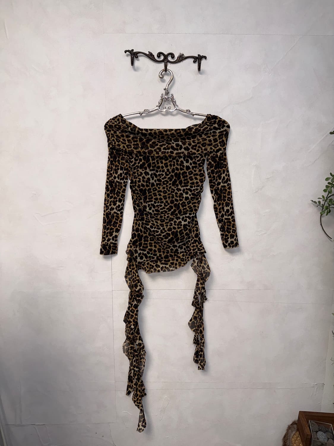 Brown leopard chiffon shirring 오프숄더 블라우스 상품이미지1