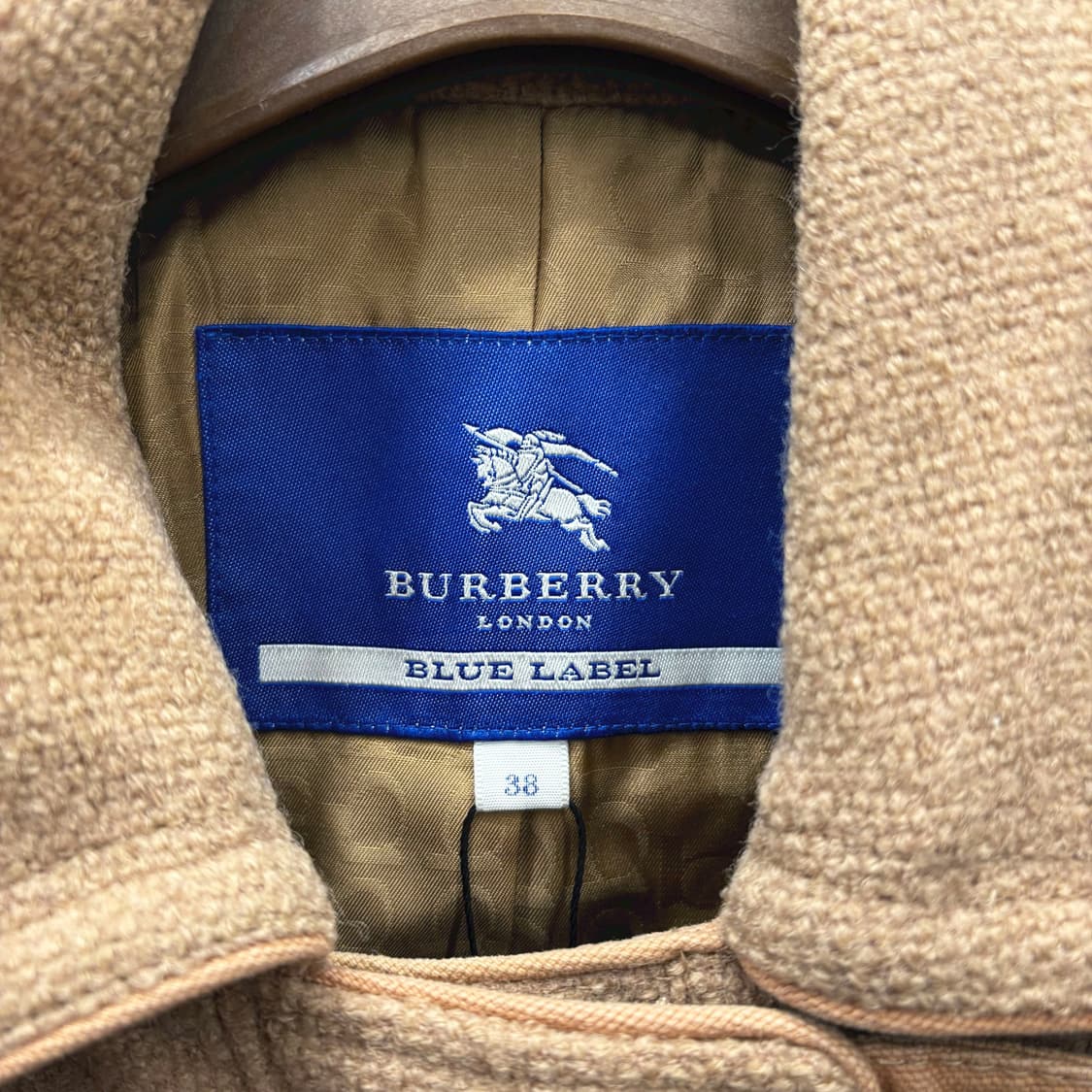 버버리 블루 라벨 카라넥 코트 배색 스냅 플랩 디테일 레귤러핏 베이지 상품이미지7