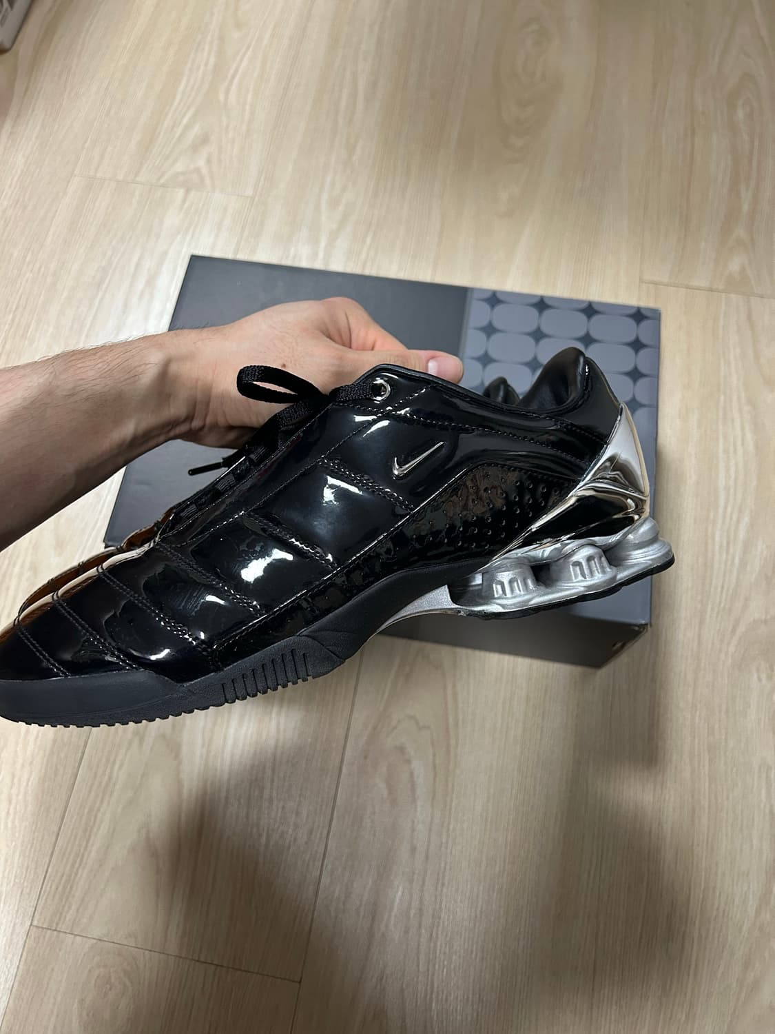 나이키 x 마하 암스테르담 토탈 90 샥스 마지아 블랙 앤 메탈릭 290 상품이미지6