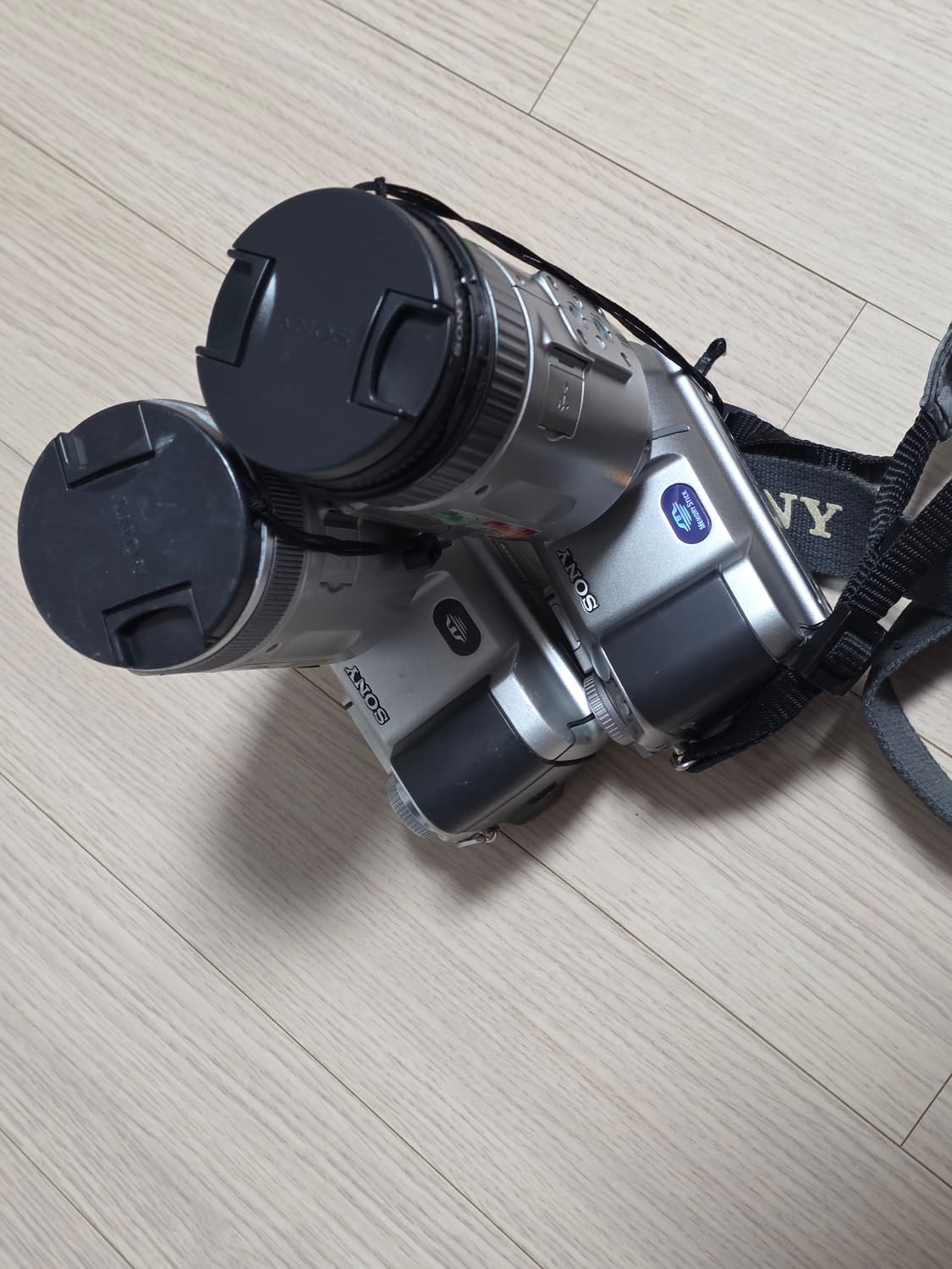 소니 사이버샷 DSC-F707, F717 디지털카메라 부품 진열용 상품이미지1