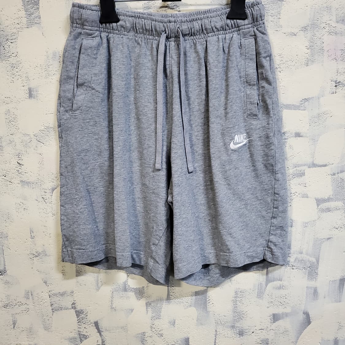 나이키 로고  회색 트레이닝  반바지  상품이미지1