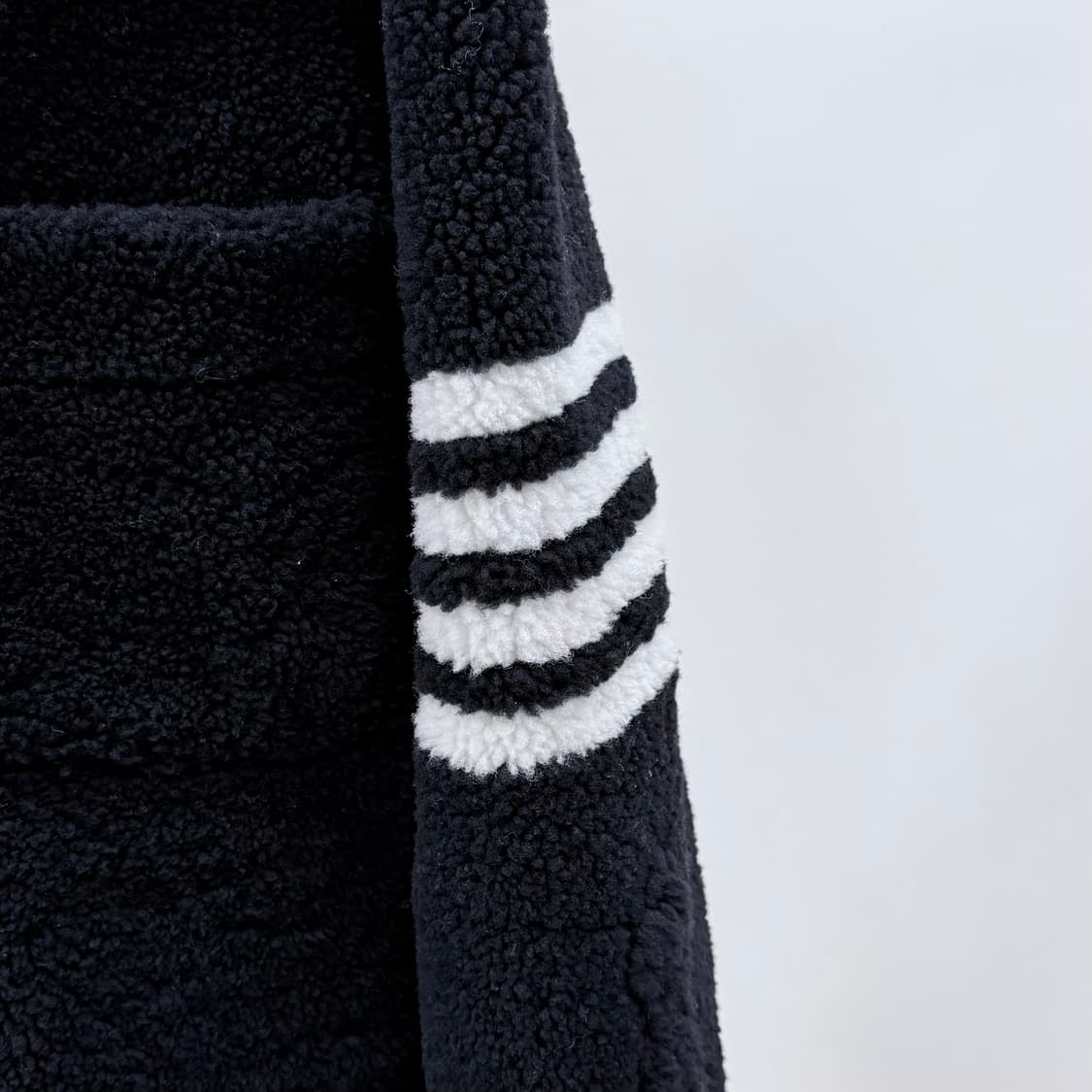 [S+급/오버핏1] 톰브라운 사선완장 다이드 시어링 레더 자켓 상품이미지2