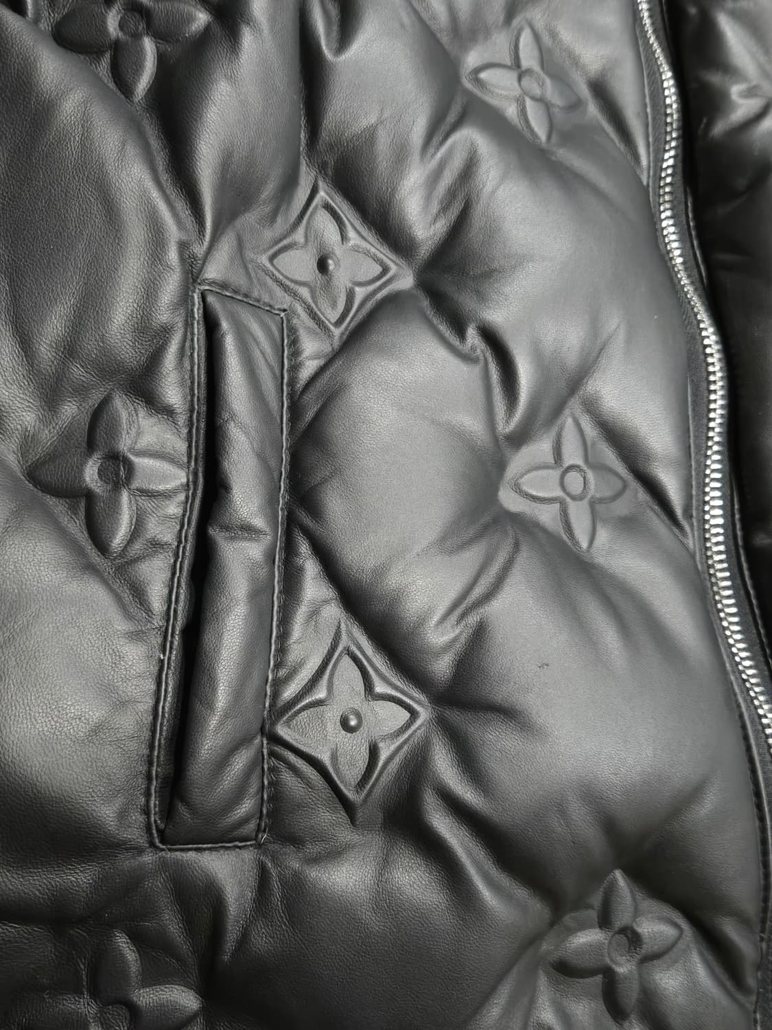 루이비통 모노그램 가죽패딩 한정판105사이즈 상품이미지8