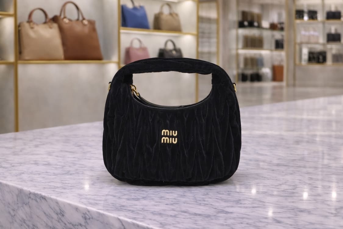 [S급] 미우미우 완더 마테라쎄 벨벳 호보백 스몰 판매합니다!!! 상품이미지1