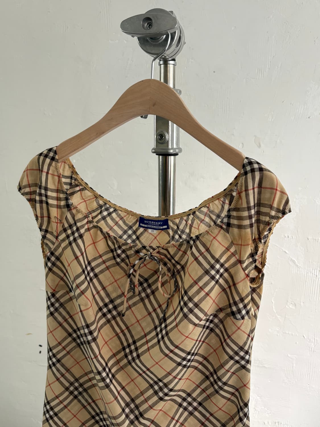 Burberry 버버리 블루라벨 노바체크 셔링 슬리브리스 원피스 상품이미지3