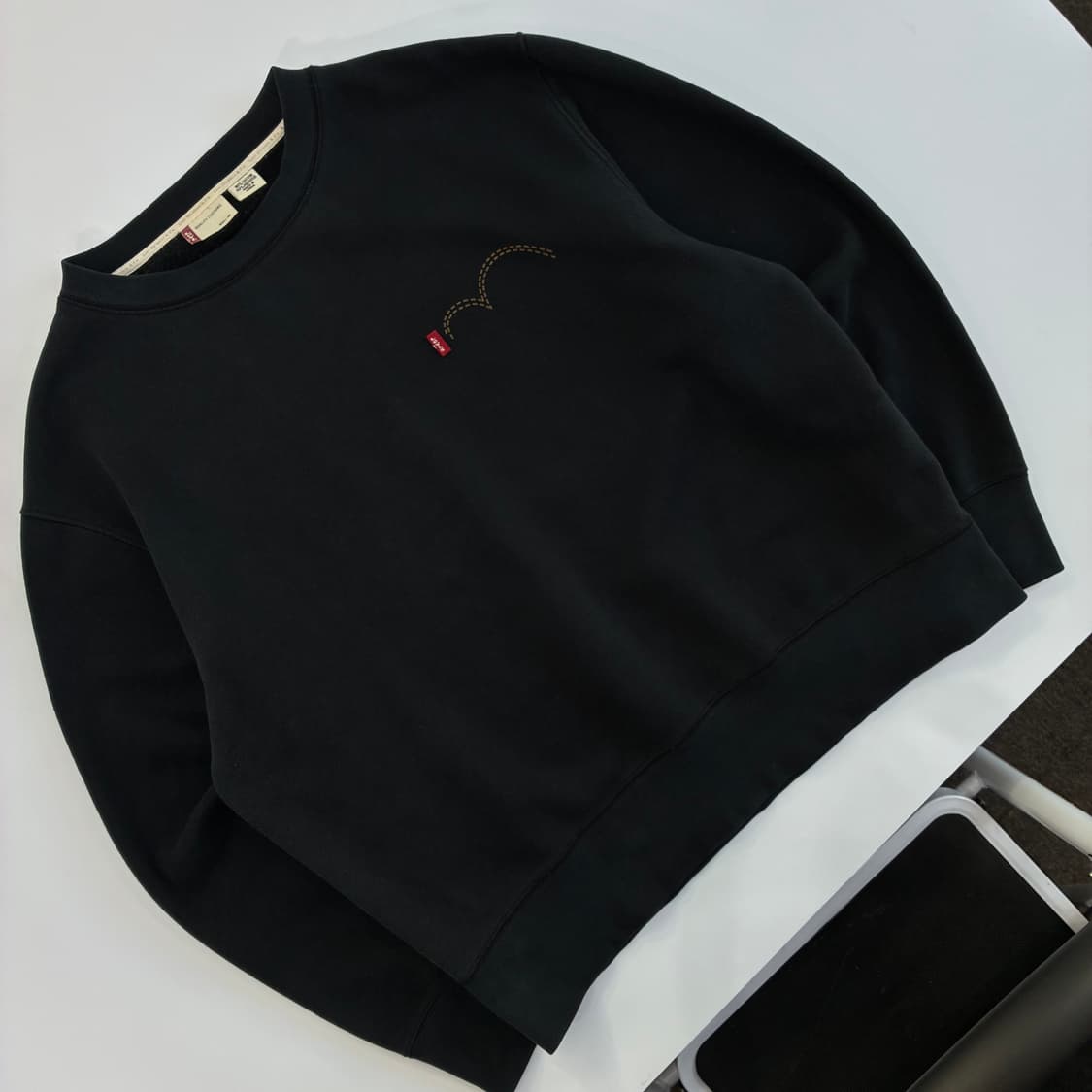 Levi's  리바이스 레드탭 심플 로고 블랙 맨투맨  상품이미지2