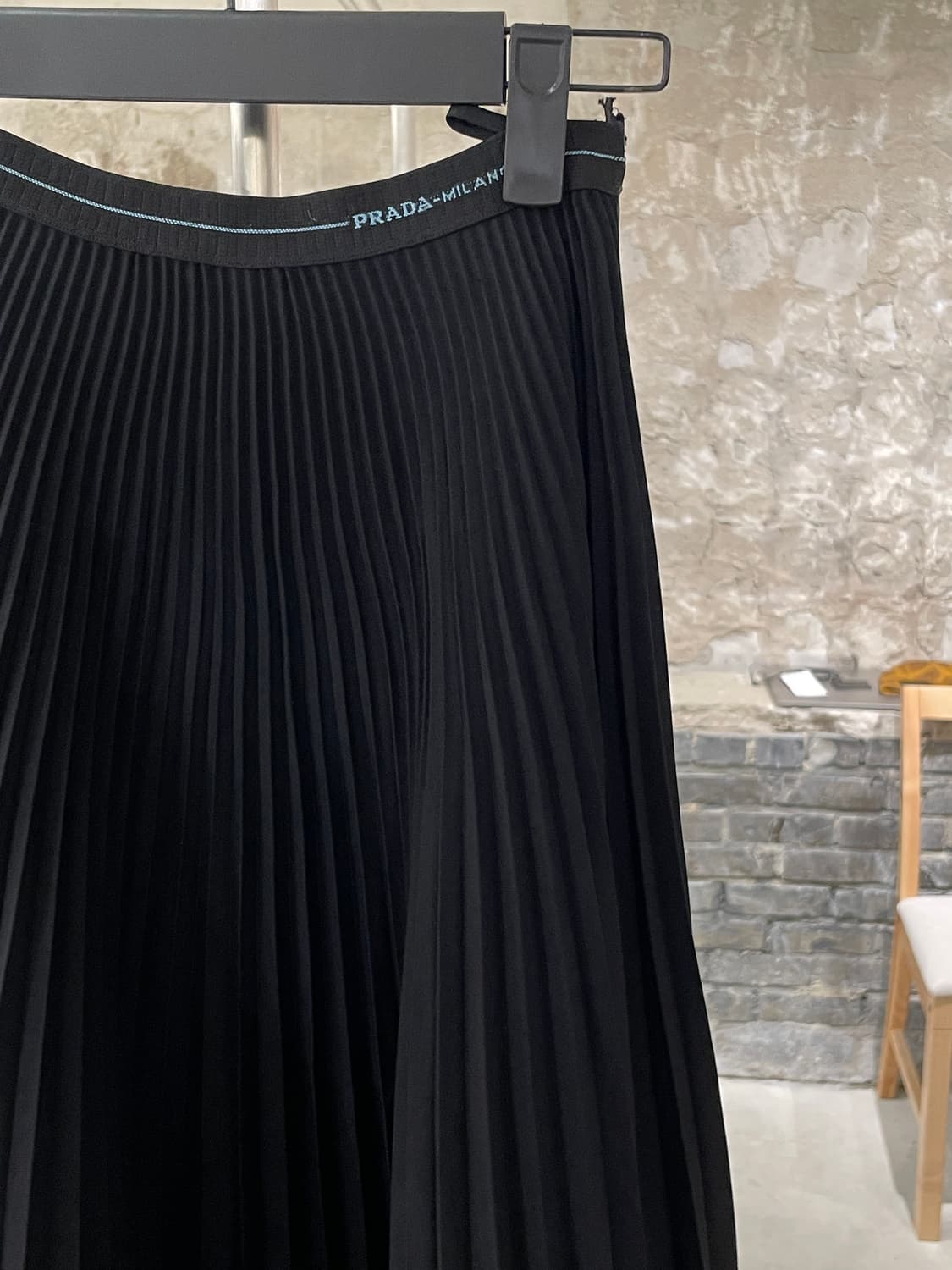 프라다 블랙 클래식 플레어 플리츠 롱 스커트 상품이미지3