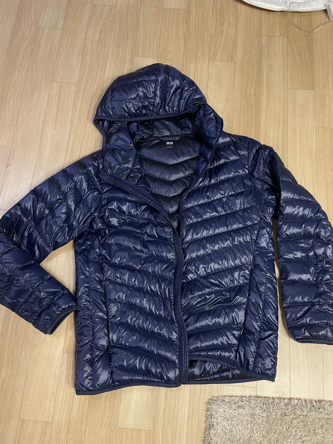 유니클로 경량패딩 후드 네이비 L 남성 상품이미지1