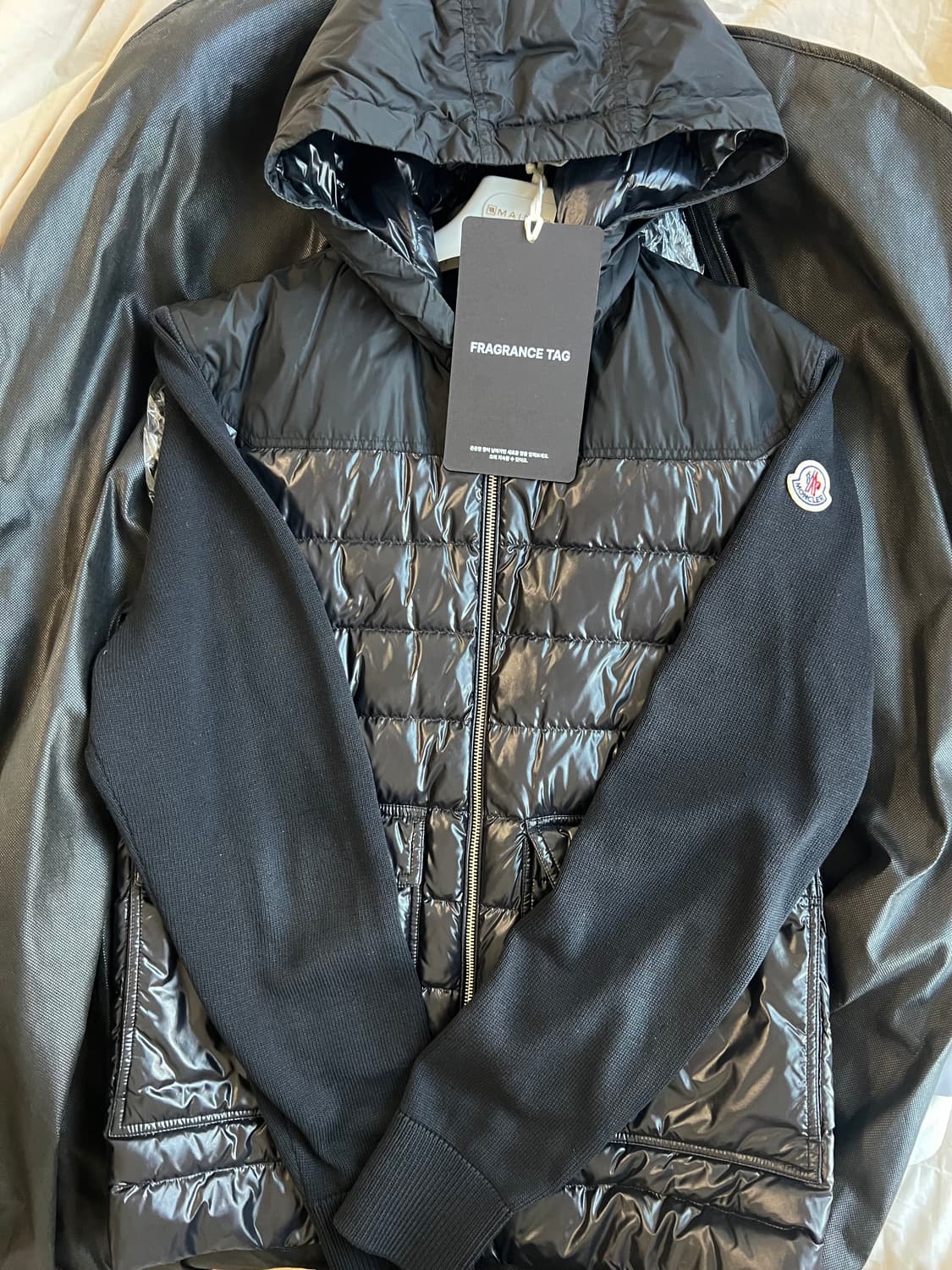 몽클레어 유광 후드 니트 패딩 블랙 XL 새상품급 상품이미지1