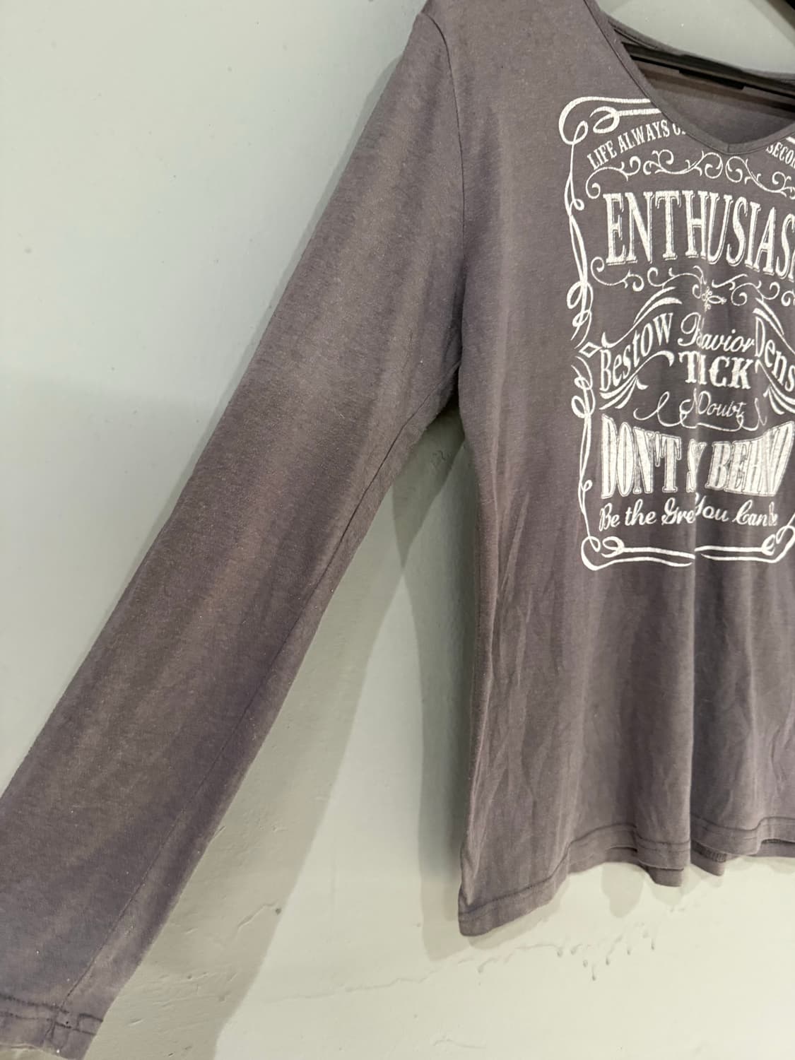 lettering detail v-neck long sleeve 상품이미지7