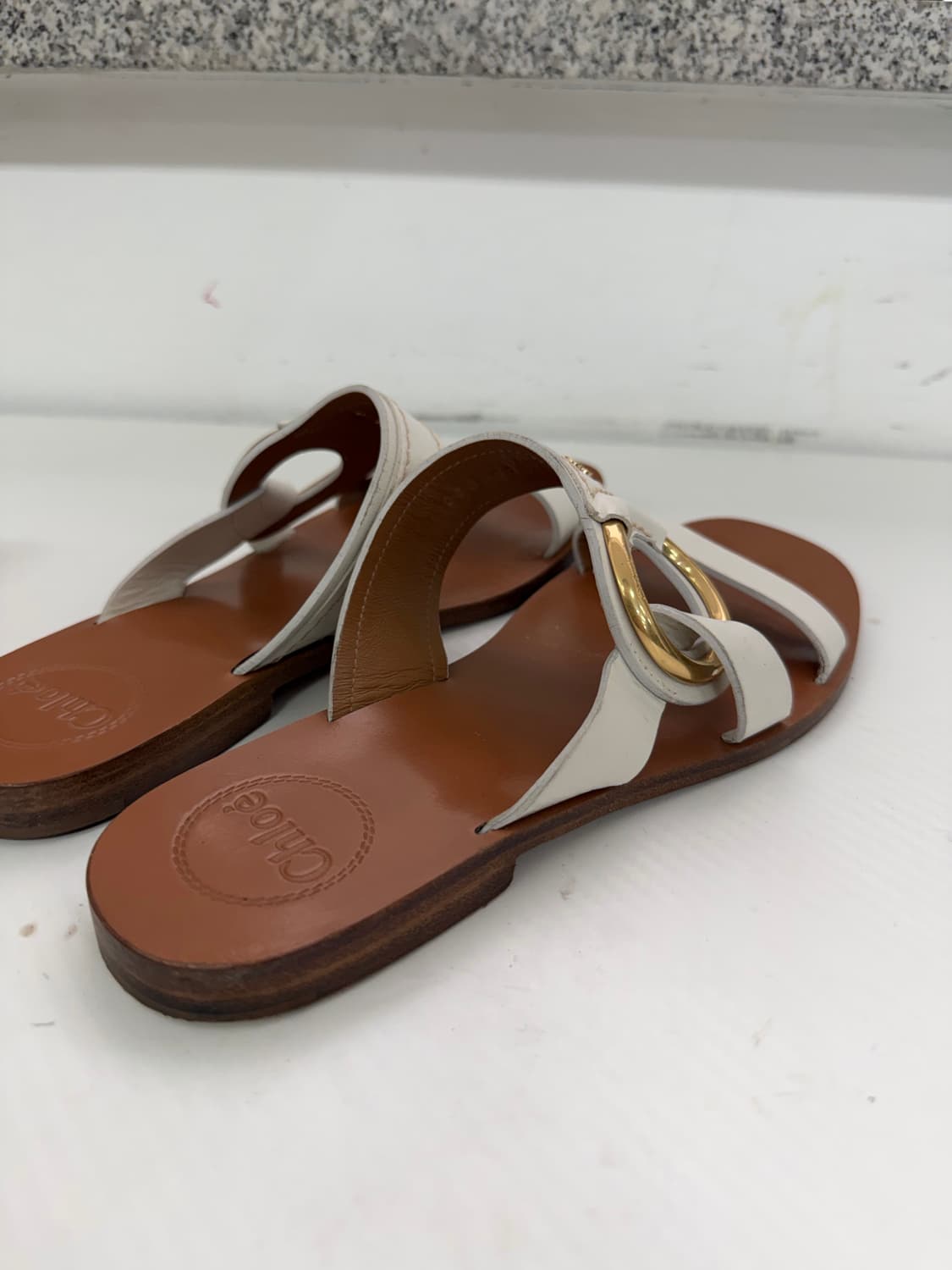 정품) 끌로에 데미 버클 레더 뮬 샌들 38.5 상품이미지4