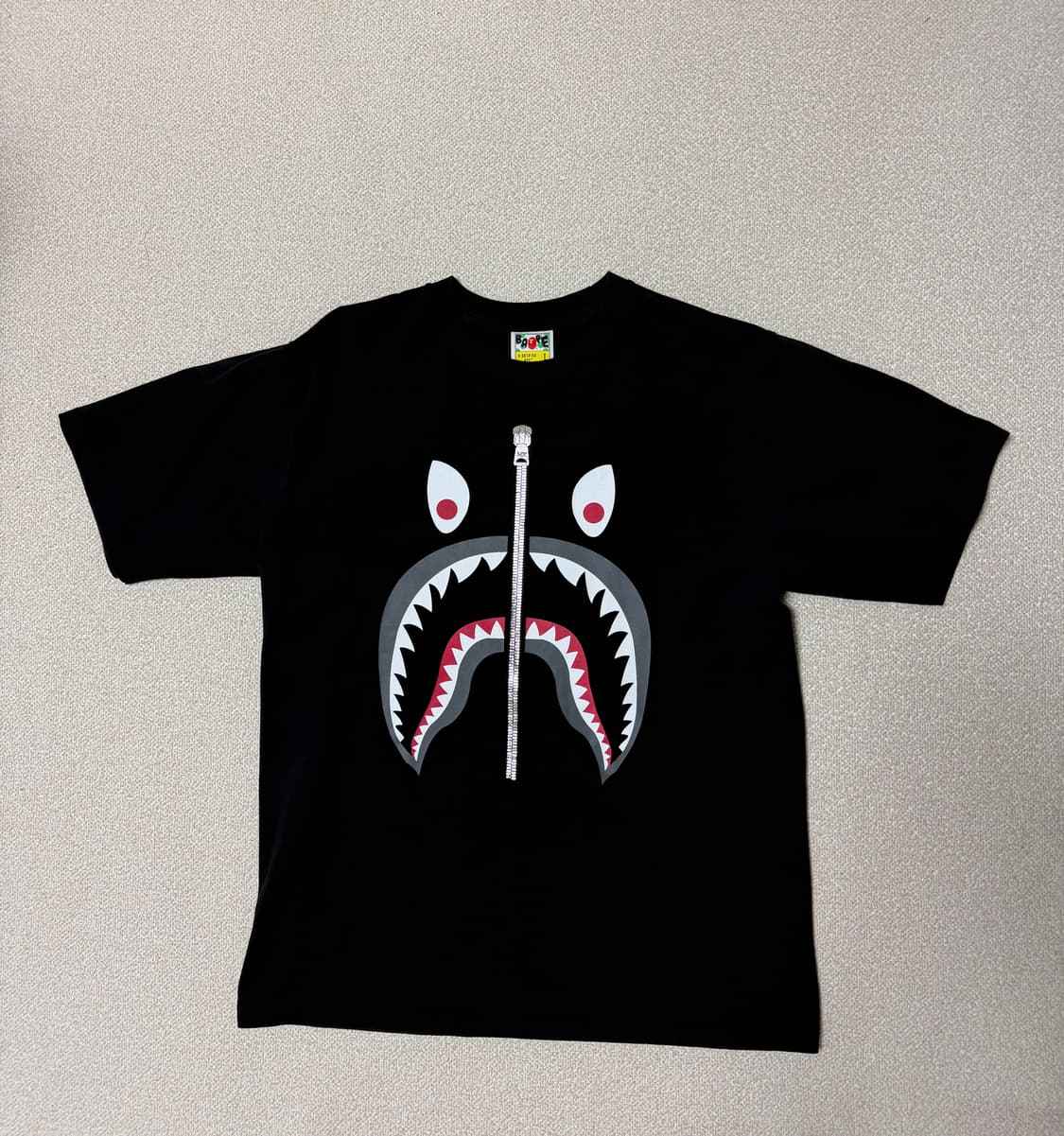 베이프(BAPE) 샤크 마우스 지퍼 그래픽 티셔츠 (블랙) 상품이미지1