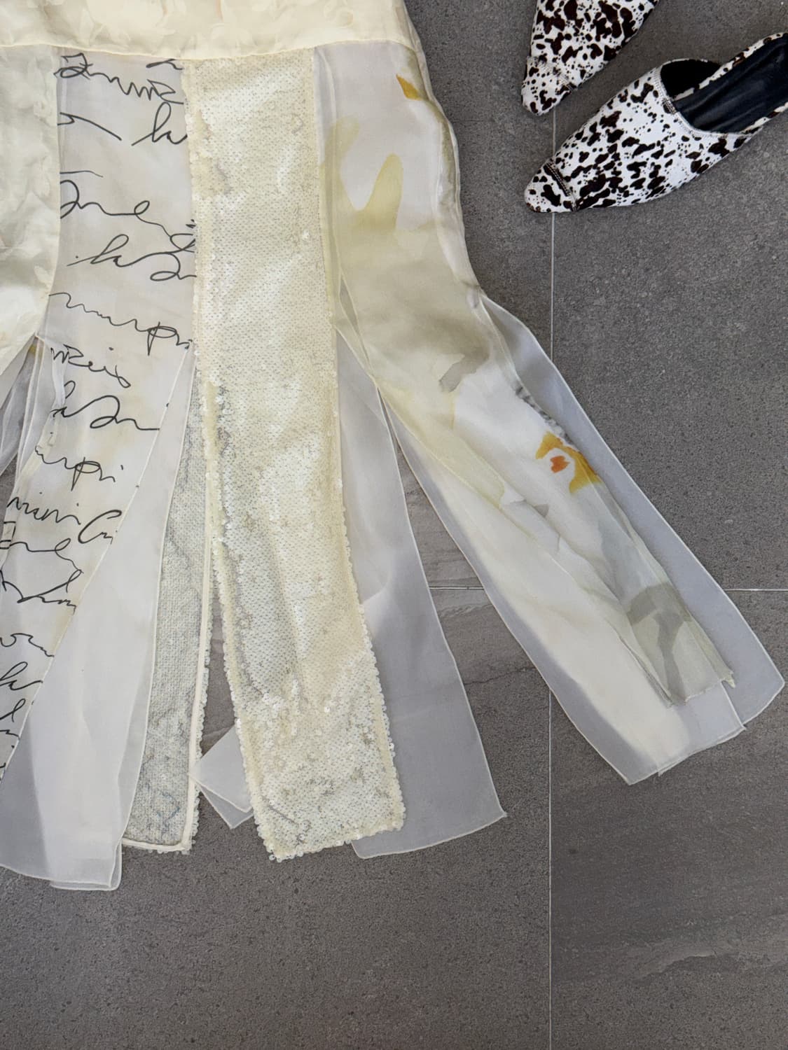 Ivory oriental floral lettering slit sk 상품이미지3