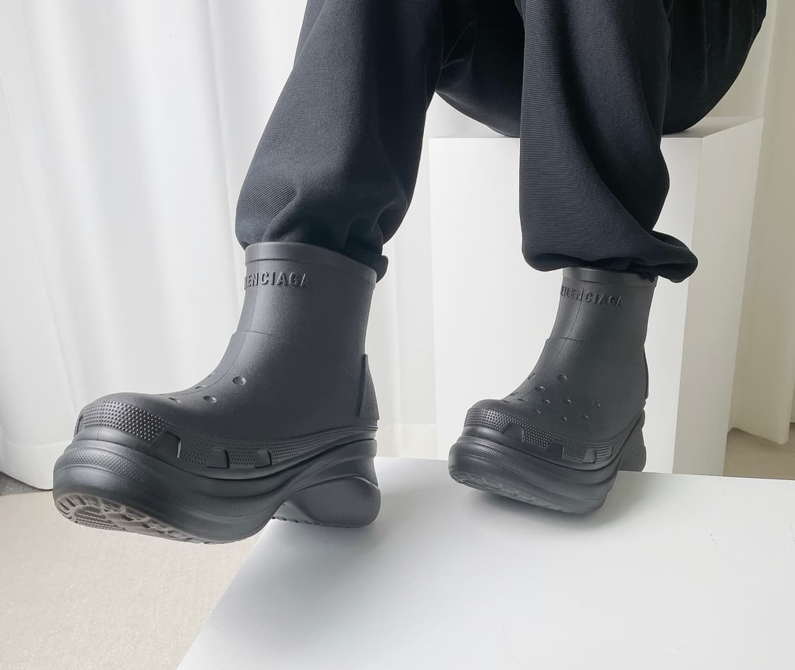 (정품/새상품) BALENCIAGA 발렌시아가 X 크록스 남성 부티 블랙 상품이미지6