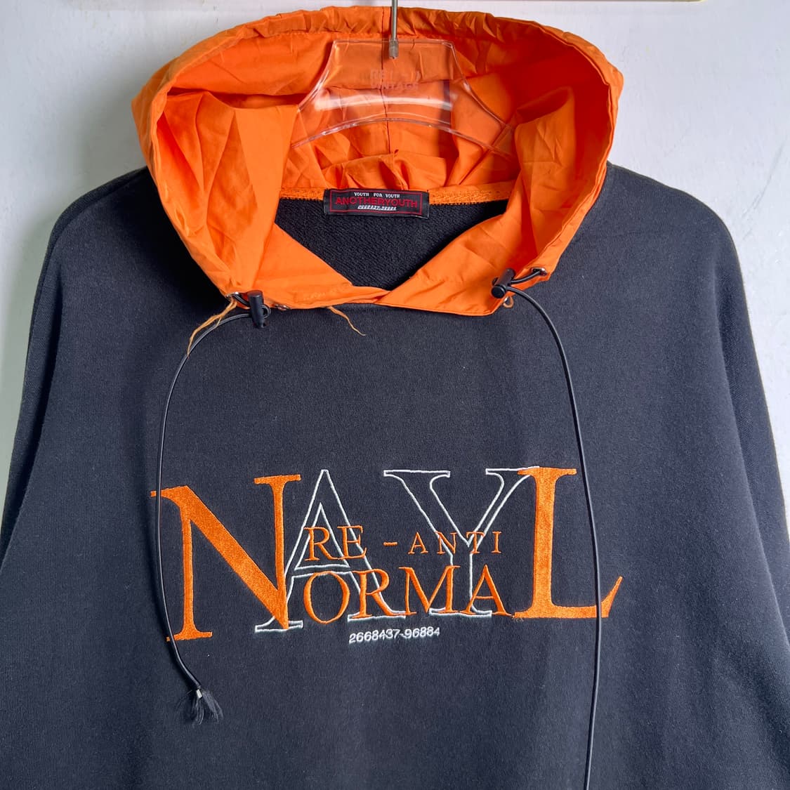 어나더유스 블랙 레터링 후드티  상품이미지4