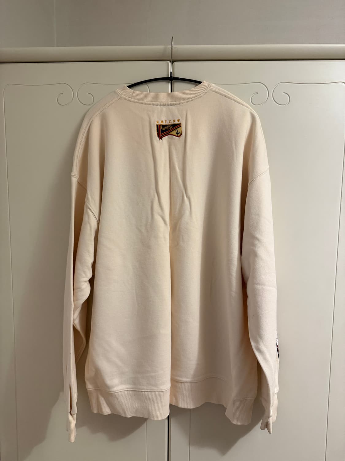 로맨틱크라운 맨투맨 아이보리 L 상품이미지4