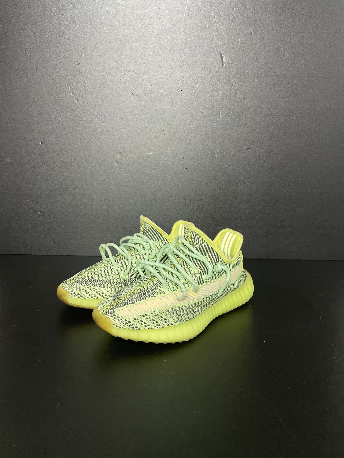 [245] 아디다스 이지부스트 350 V2 이즈릴 상품이미지1