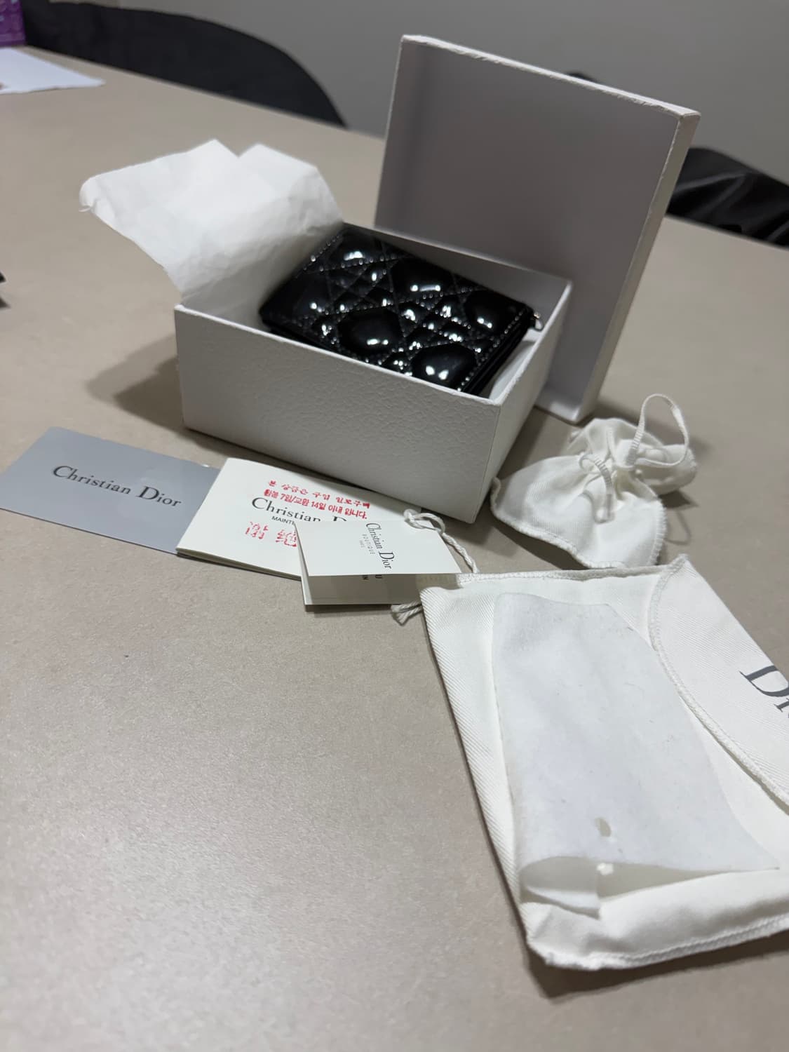 디올 까나쥬 볼륨 카드지갑 상품이미지1