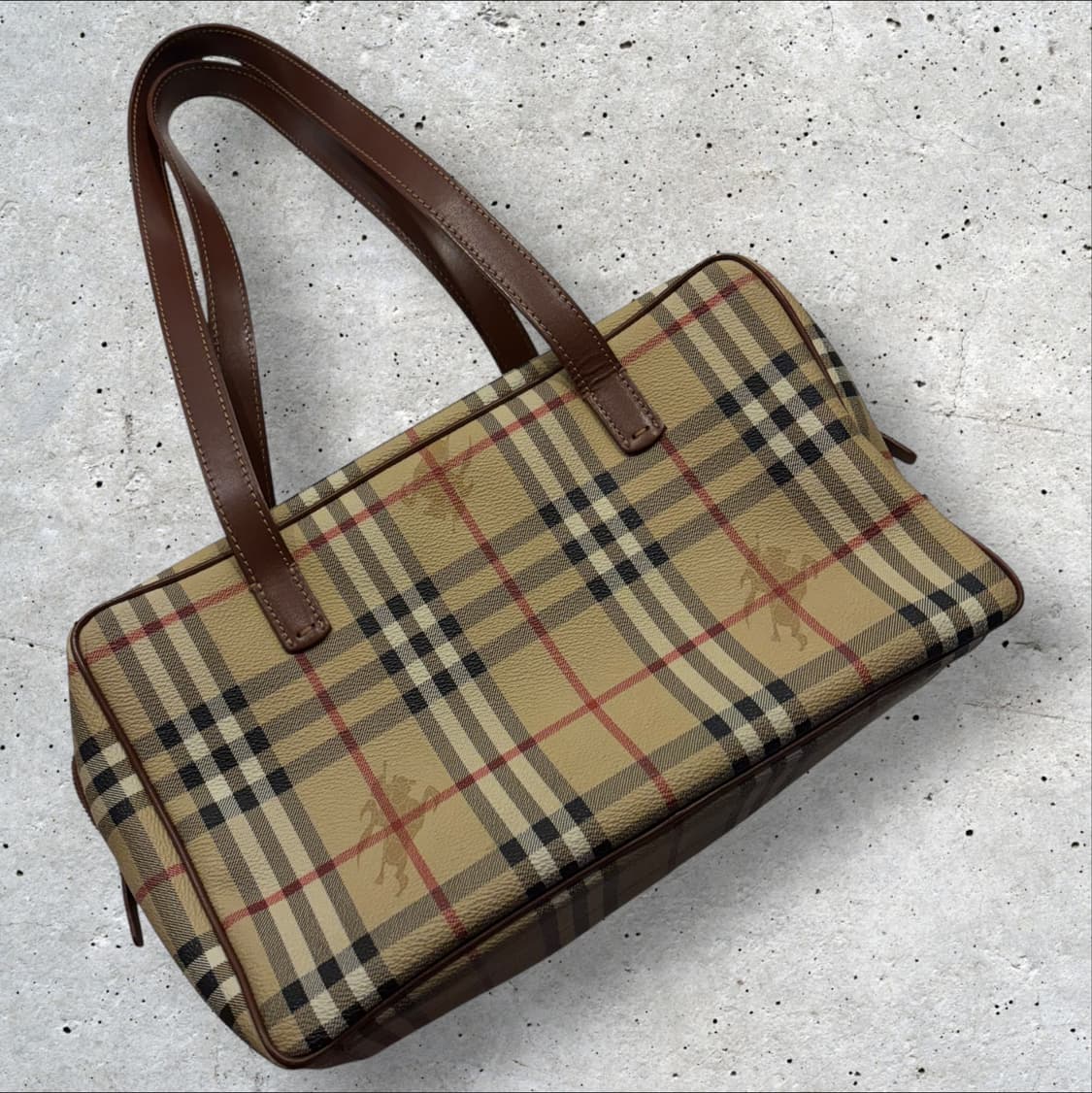 버버리 체크노바 바게트 패턴 토트백 상품이미지1