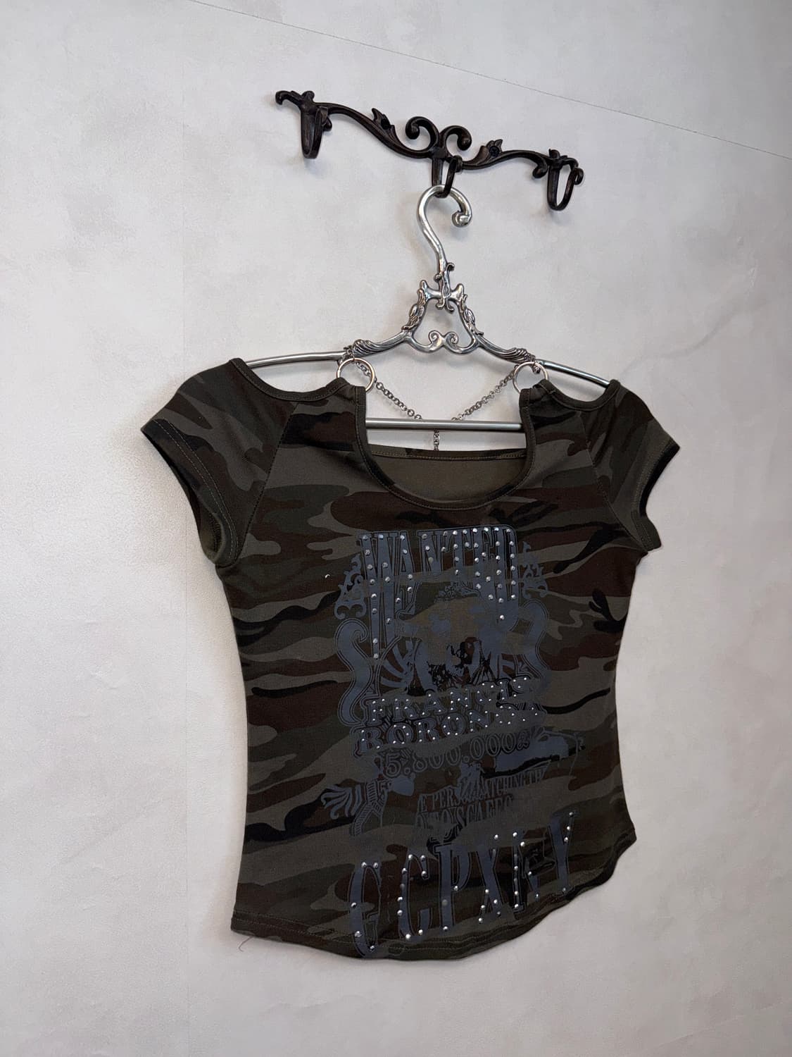 Khaki camouflage chain halter 오프숄더 반팔티 상품이미지2