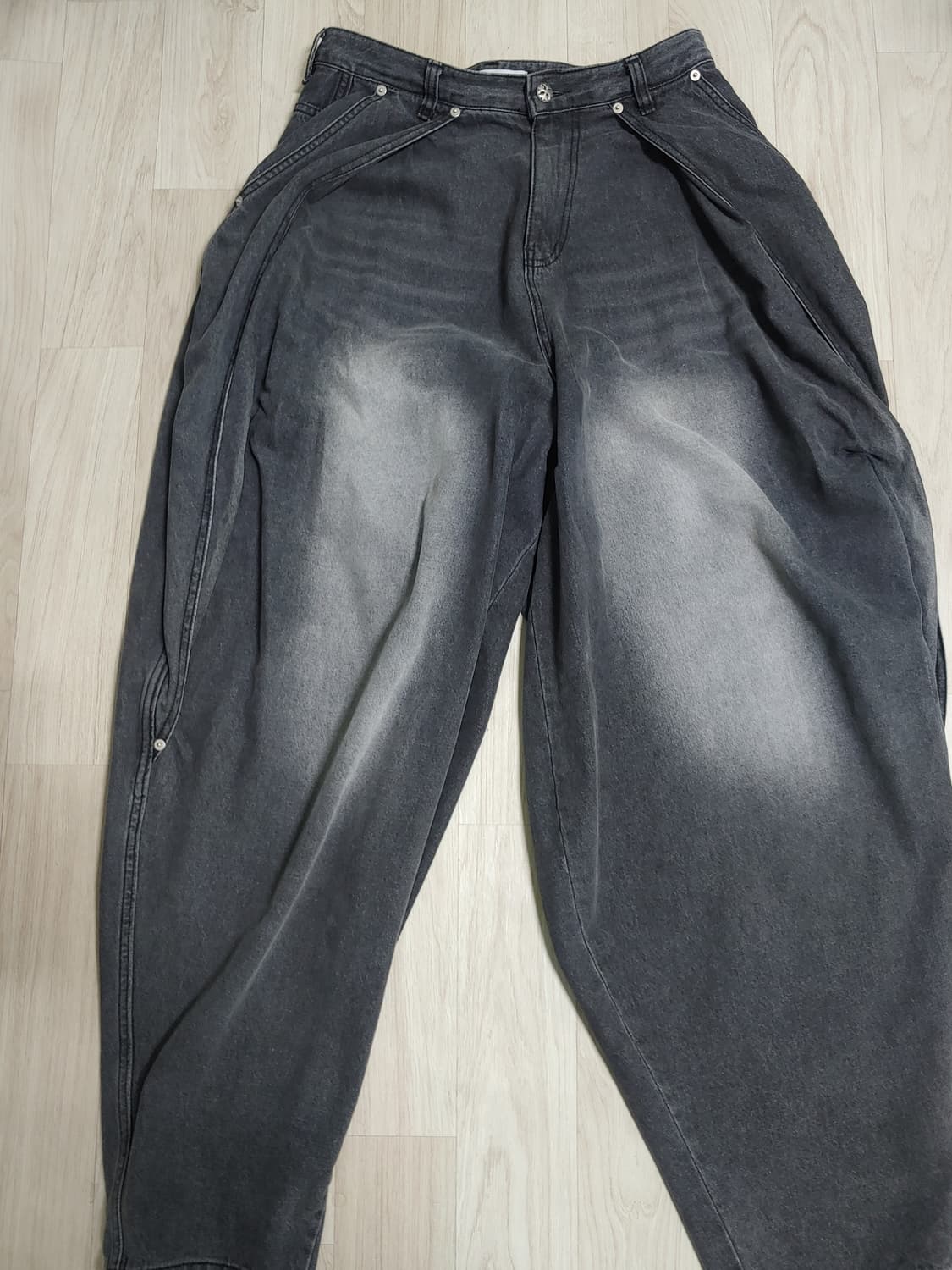 벌룬핏 워싱 블랙 데님 팬츠 상품이미지1