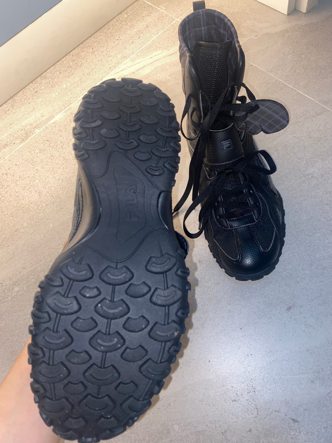 오호스 휠라 에샤페 미드 로우 그레이블랙 240 (날개 포함)  상품이미지3