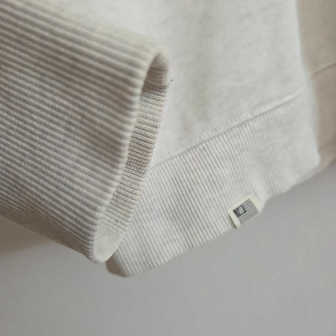 뉴발란스 맨투맨 Classic is New 아이보리 L 상품이미지4