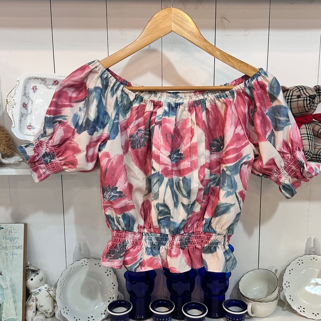 Liz Lisa(리즈리사) 수채화 플라워 오프숄더 스모크 크롭 블라우스 상품이미지3