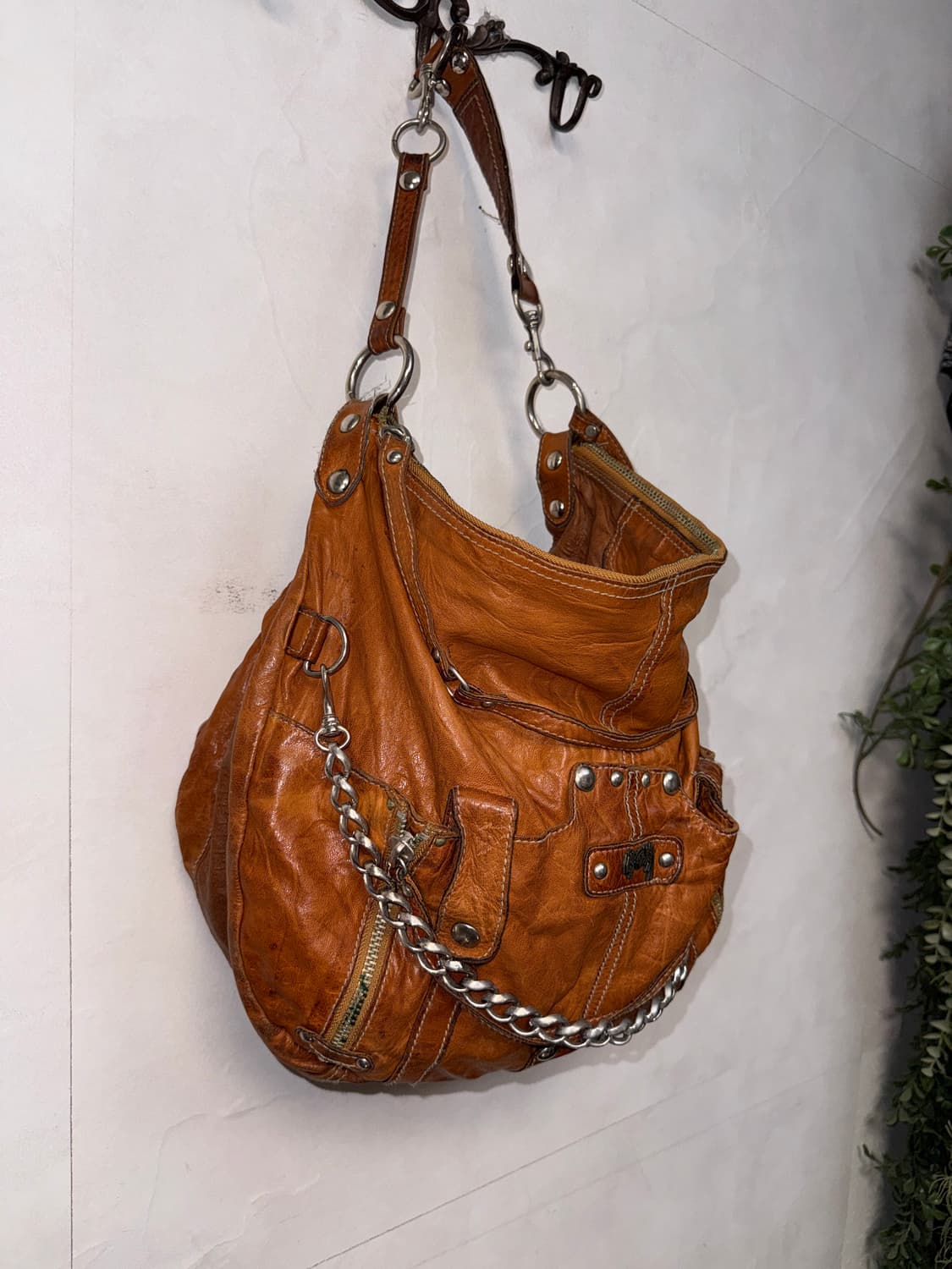 TANKUS camel lamb skin stud chain 숄더백 상품이미지2