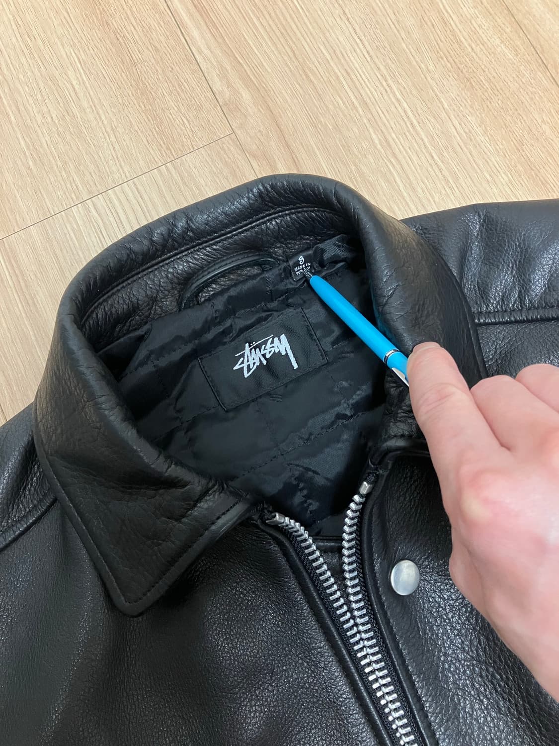 스투시 25FW 플라이트 레더 자켓 S 상품이미지2