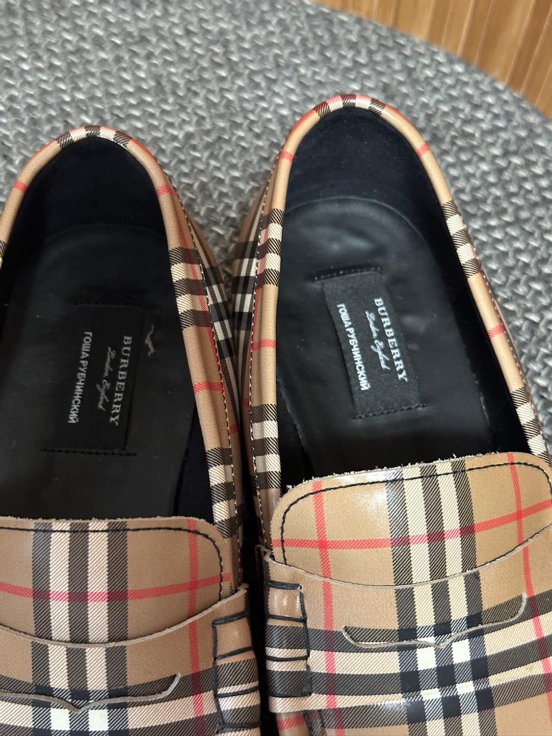 고샤 루브친스키 x 버버리 남성 아카이브 체크 플랫 로퍼 상품이미지3